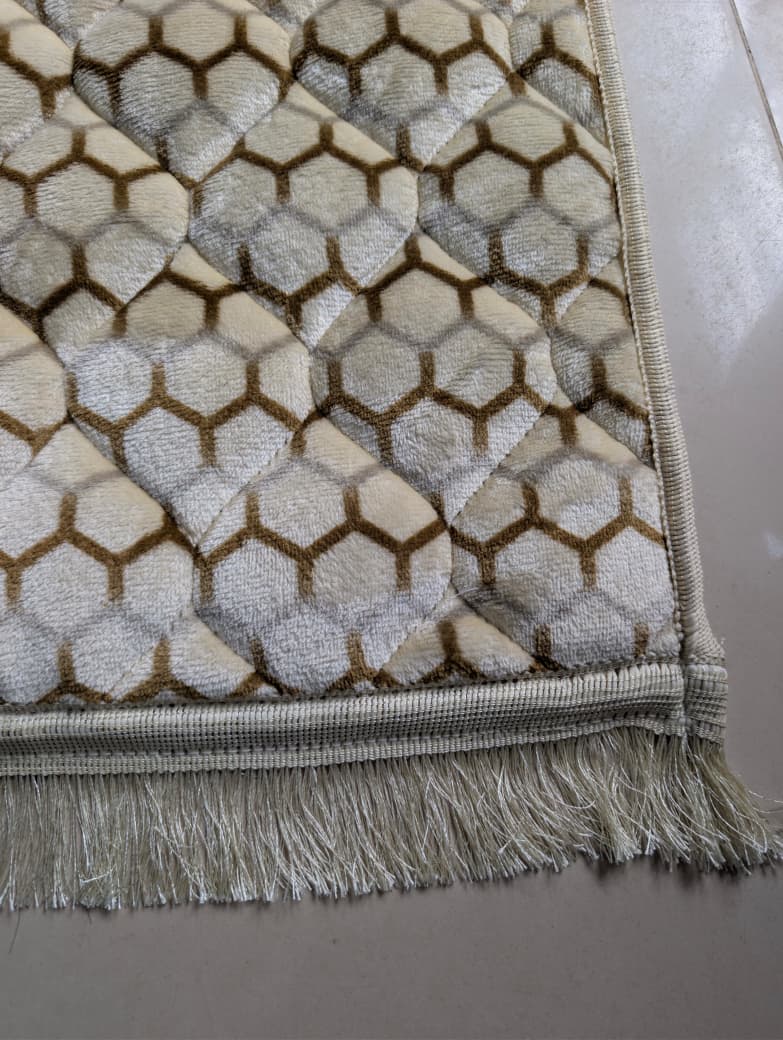 The Velvet Honeycomb Quilted Janamaz prayermat 75x120 cm Design - 1